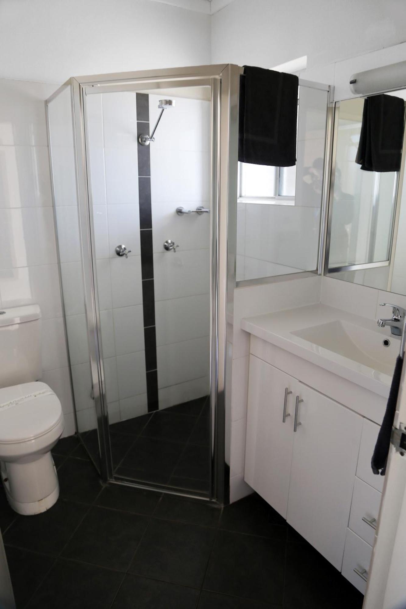 Zorba Waterfront Motel 3*