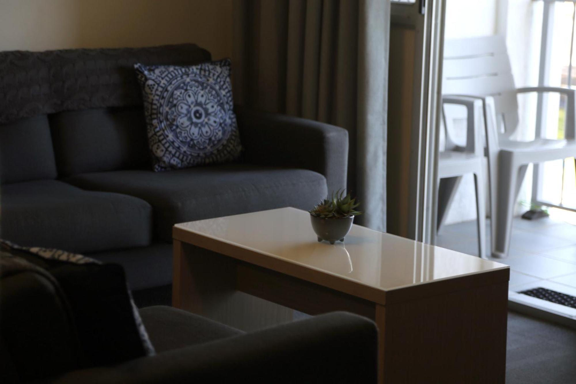 Zorba Waterfront Motel