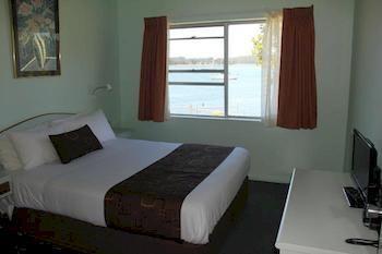 Zorba Waterfront Batemans Bay