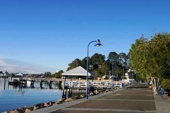 Zorba Waterfront Motel