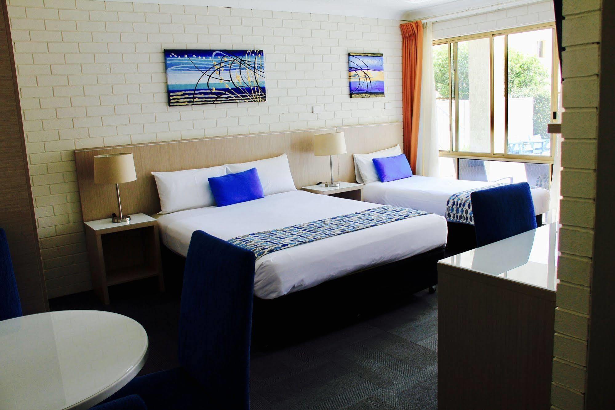 Zorba Waterfront 3*